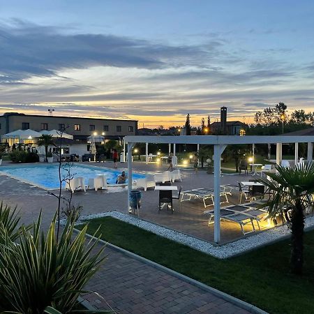 Hotel Bussana Porto Tolle Exterior foto