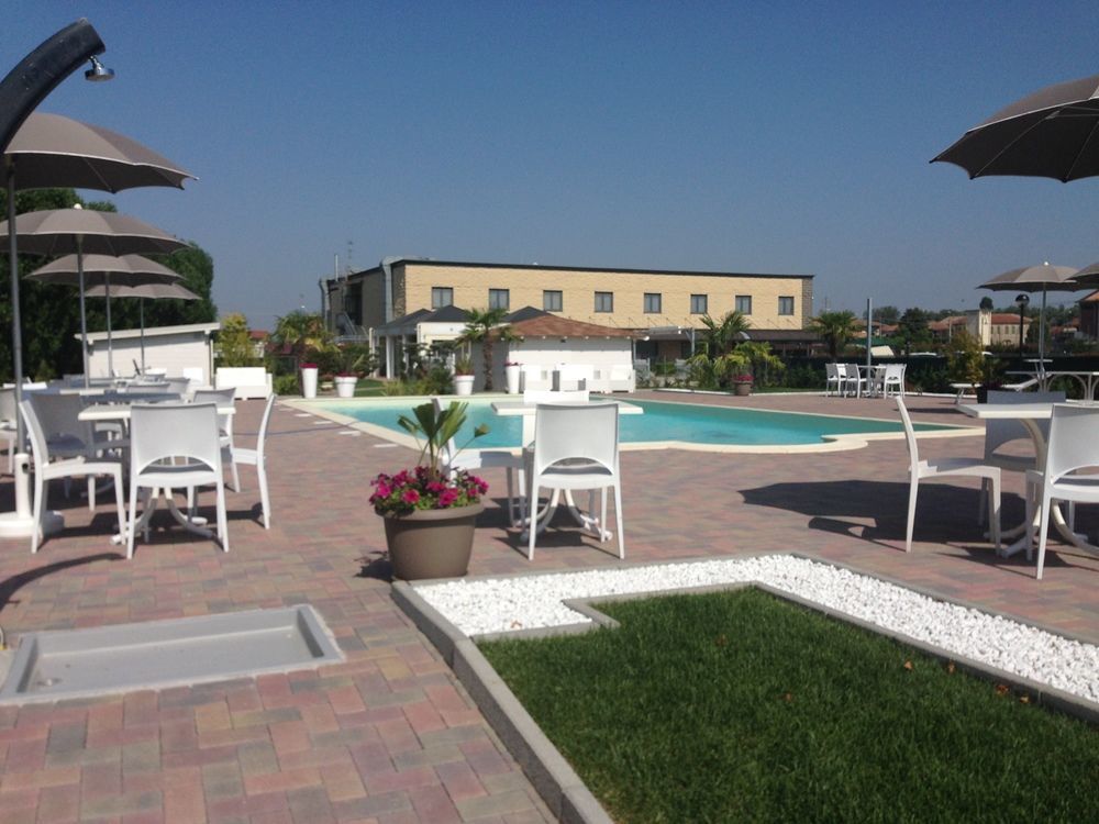 Hotel Bussana Porto Tolle Exterior foto